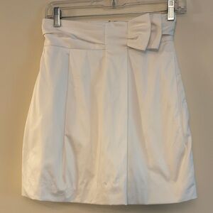 3 for $25! BCBGMaxAzria White Mini Skirt with Bow, size 0